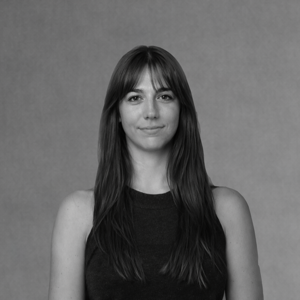 Dottore in Architettura, ha conseguito il titolo nel 2025 ed è la giovane risorsa dinamica dello studio. Si distingue per un approccio innovativo alla composizione architettonica e alla qualità degli spazi. È specializzata in renderizzazione e fotoinserimenti, utilizzando sistemi di gestione BIM per la modellazione avanzata.