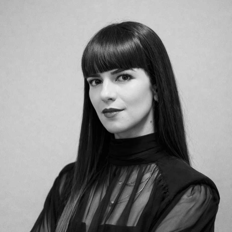 Project manager per l’edilizia privata, segue l’intero processo progettuale dalla fase ideativa alla cantierizzazione, coordinando con precisione tutte le fasi operative. Iscritta all’albo dei certificatori energetici, integra competenze tecniche e attenzione alla sostenibilità, garantendo soluzioni efficienti e consapevoli sotto il profilo ambientale ed energetico.